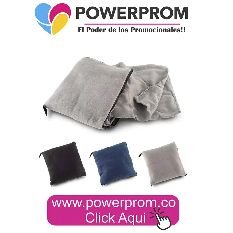 Cobija Pillow personalizada con logo empresarial, ideal para viajes. Entrega en Bogotá (Usaquén, Chapinero, Suba, Engativá, Fontibón, Kennedy, Bosa, Tunjuelito, San Cristóbal, Teusaquillo, Puente Aranda, Barrios Unidos, Santa Fe, Antonio Nariño, Rafael Uribe Uribe, Ciudad Bolívar, Candelaria, Sumapaz) y ciudades de Colombia (Medellín, Cali, Barranquilla, Bucaramanga, Cartagena, Pereira, Manizales, Cúcuta, Ibagué, Villavicencio, Pasto, Montería, Santa Marta, Armenia, Neiva).